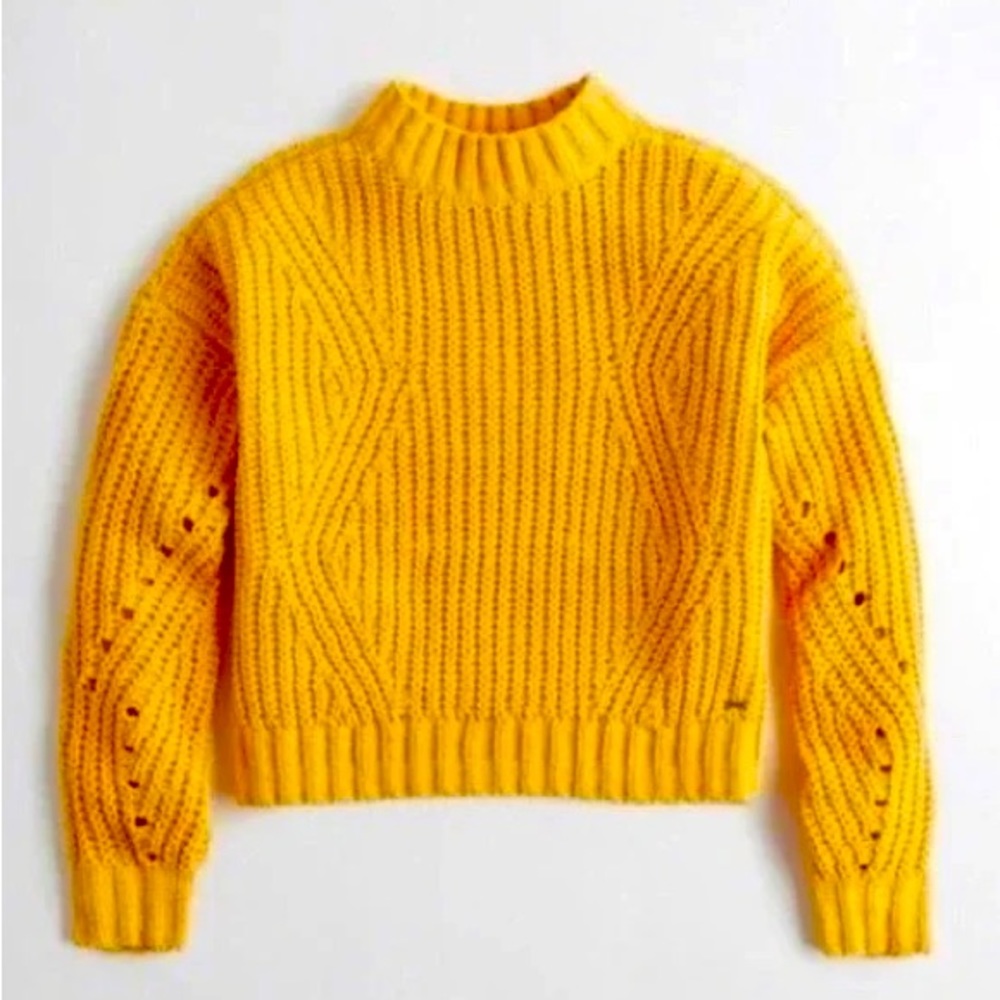 Hollister Chunky Mock Neck Knit Sweater with Sleeve Detail size M!